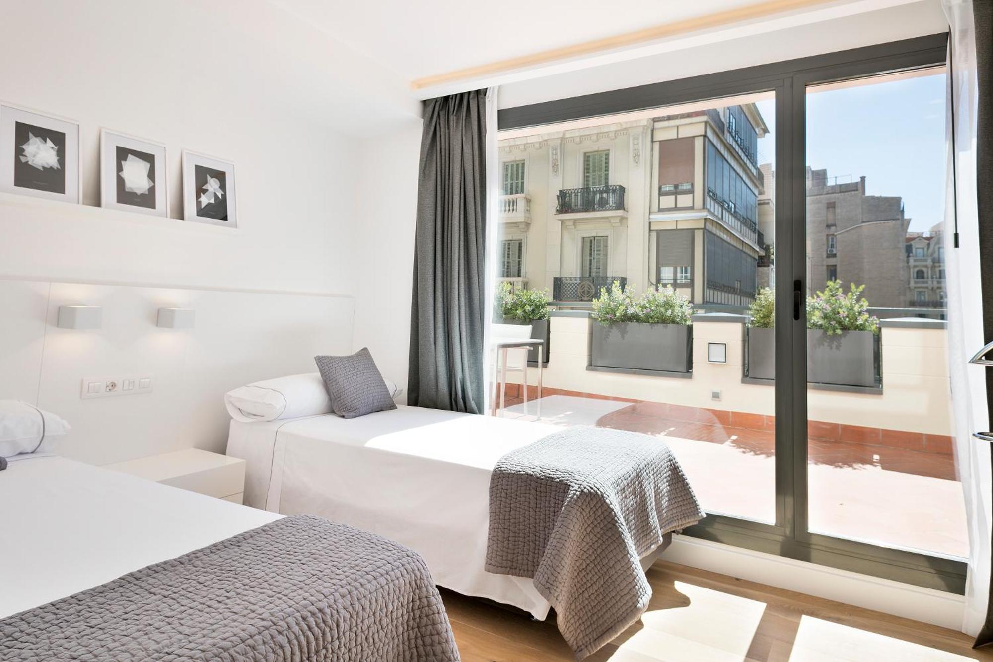Luxury Two-Bedroom Apartment Terrace