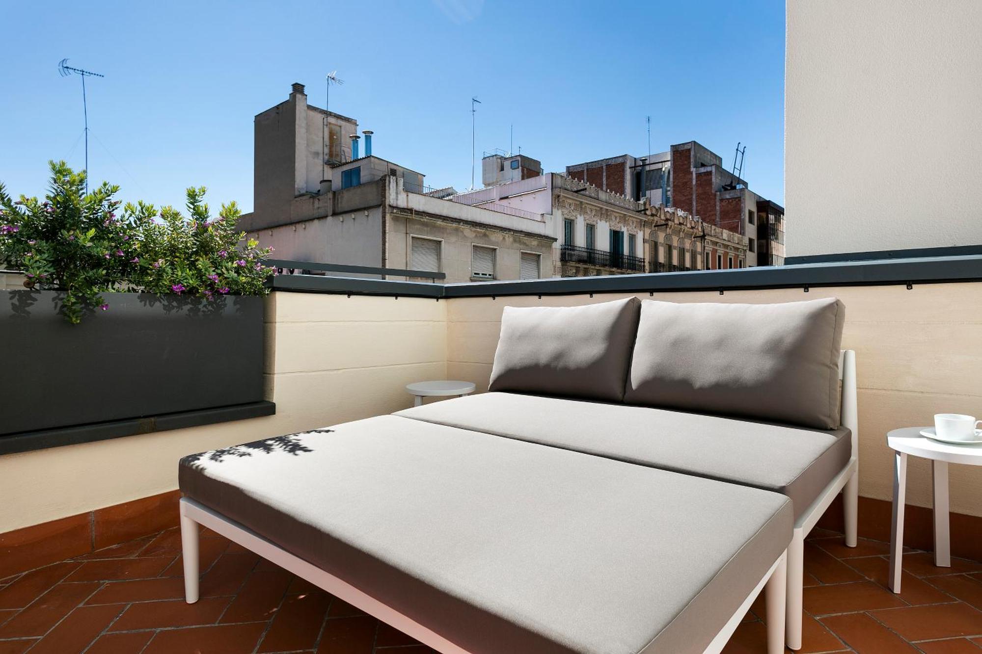 Luxury Two-Bedroom Apartment Terrace