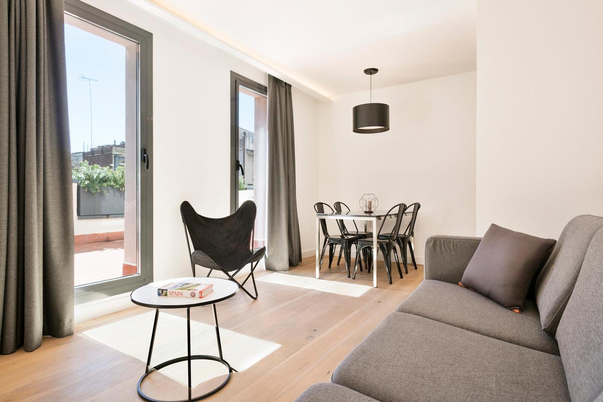 Luxury Two-Bedroom Apartment Terrace
