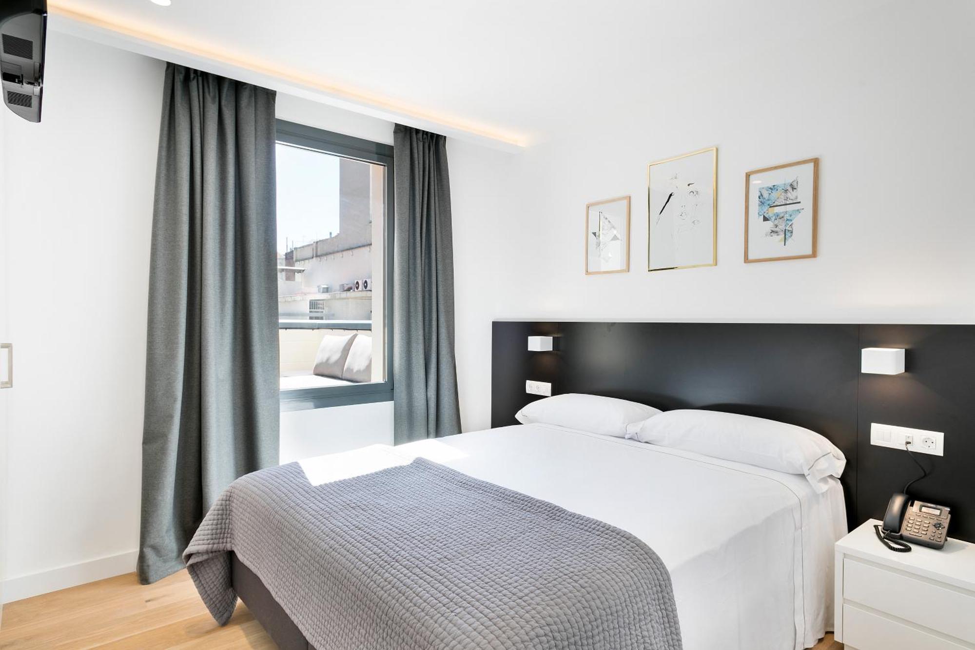 Luxury Two-Bedroom Apartment Terrace