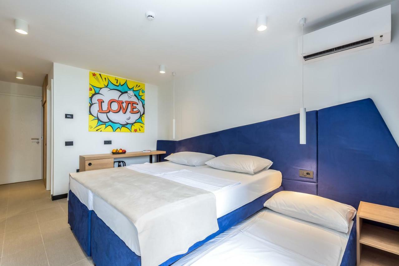 Standard Doppel- oder Zweibettzimmer mit Zustellbett und Balkon