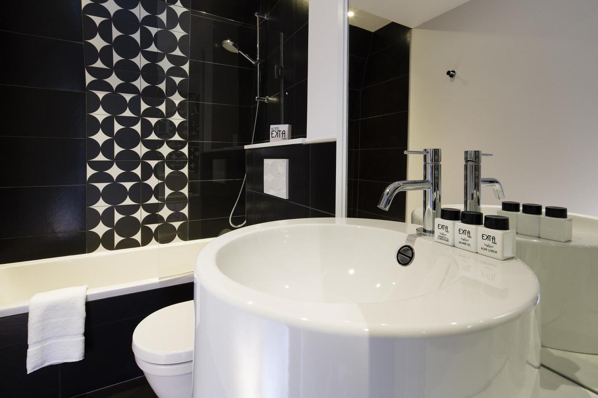 Deluxe Double Room with Bath,821501198:JPEG