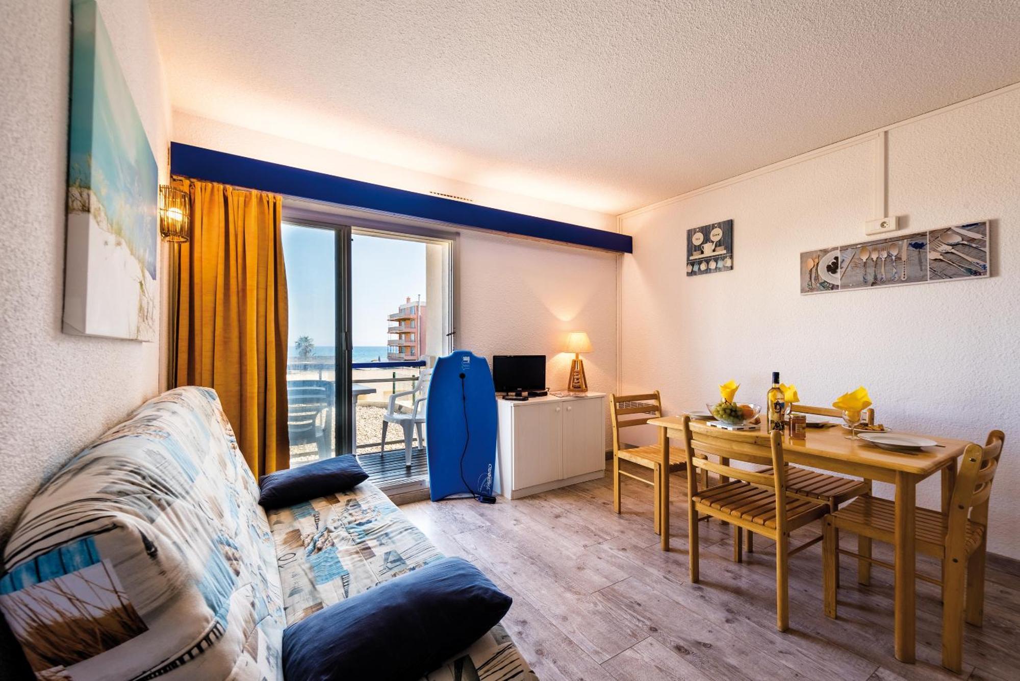 Apartment Pool or Sea Side