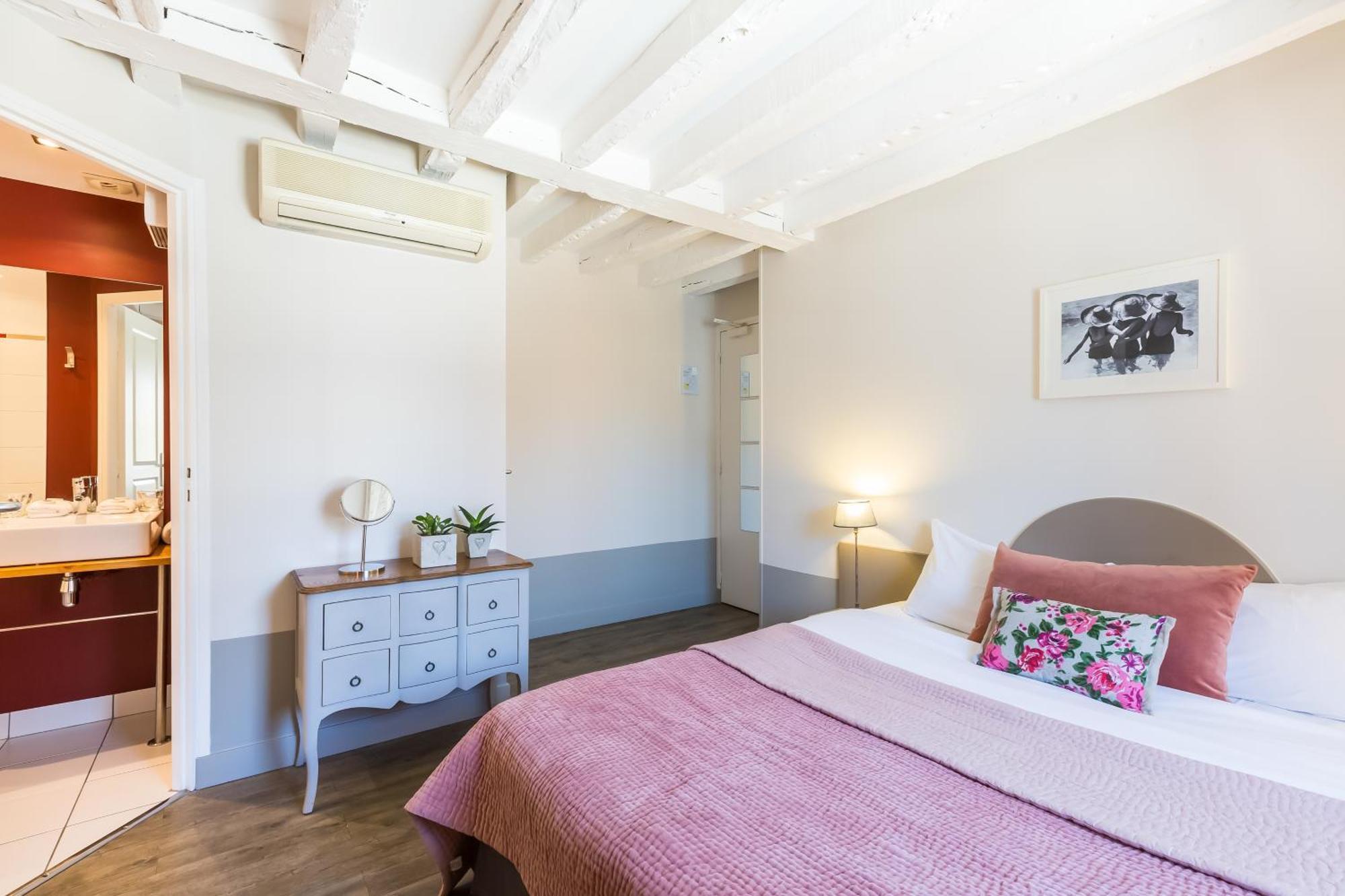 Deluxe Double Room Bath