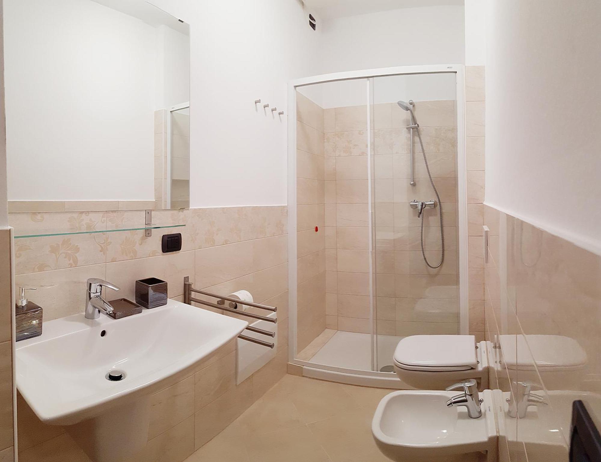 Doppel-/Zweibettzimmer mit privatem, externem Bad