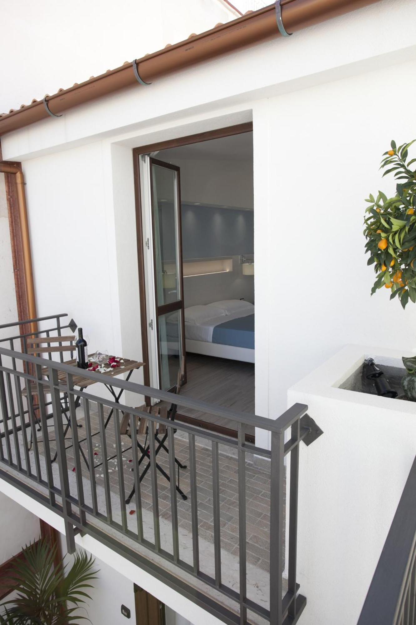 Deluxe Triple Room Balcony