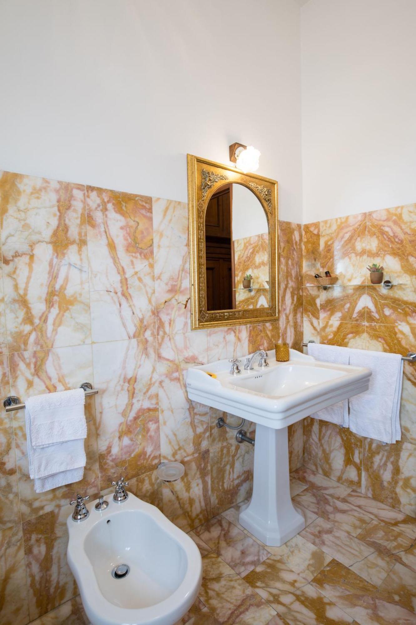 Deluxe Suite Spa Bath