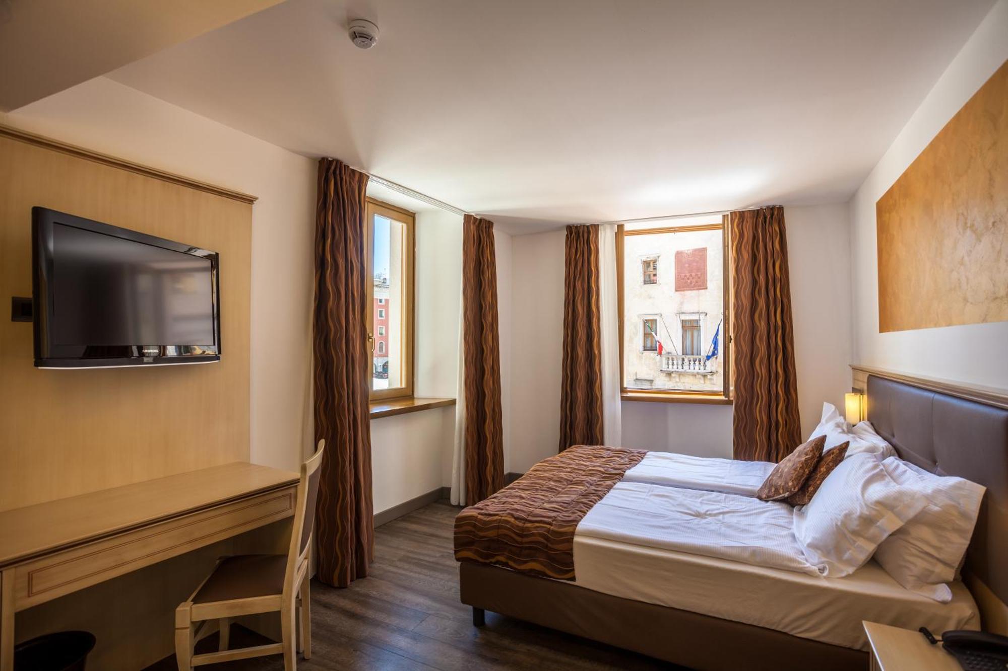 Superior Double or Twin Room,823405637:JPEG