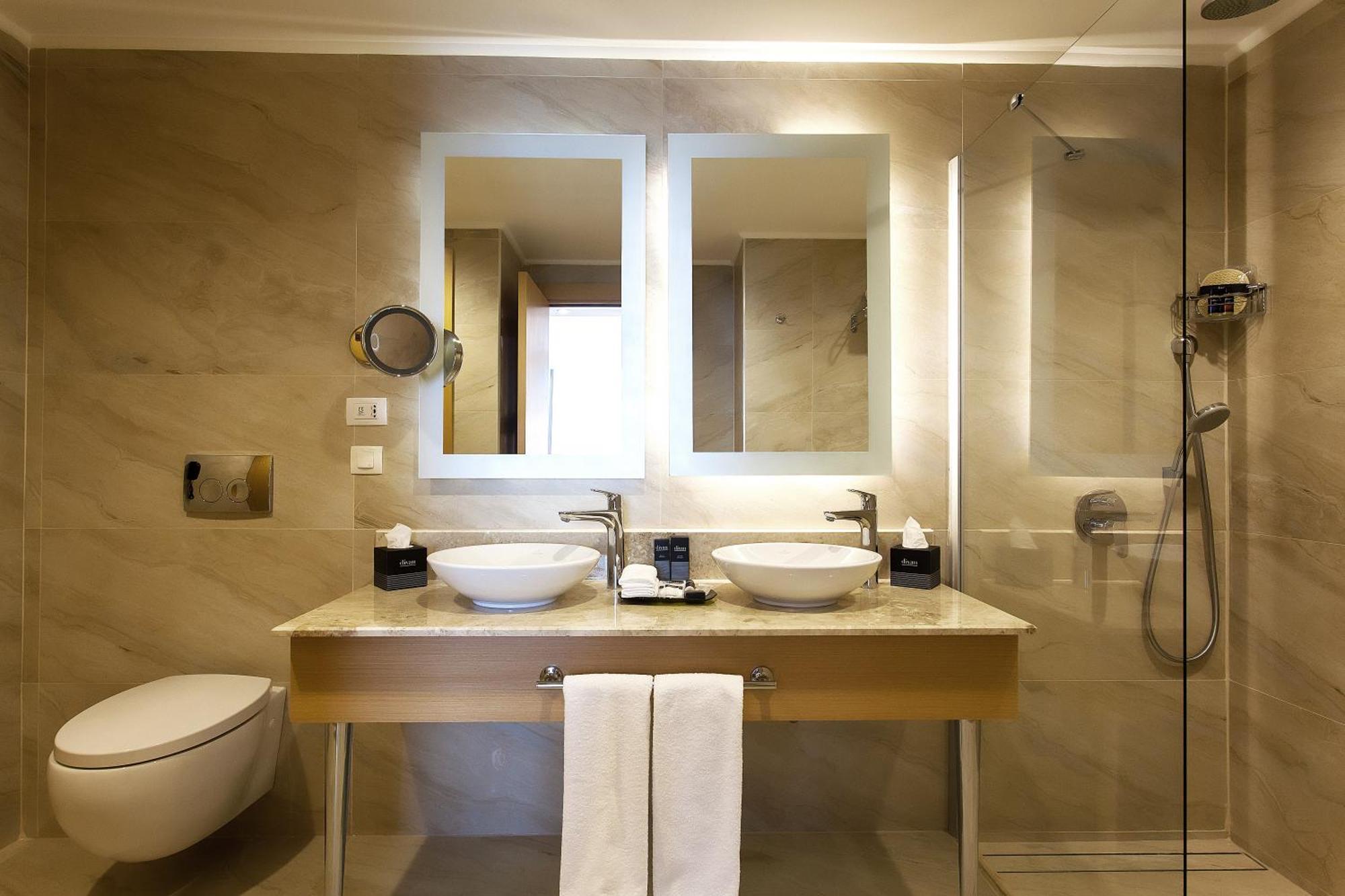 One-Bedroom Suite City View
