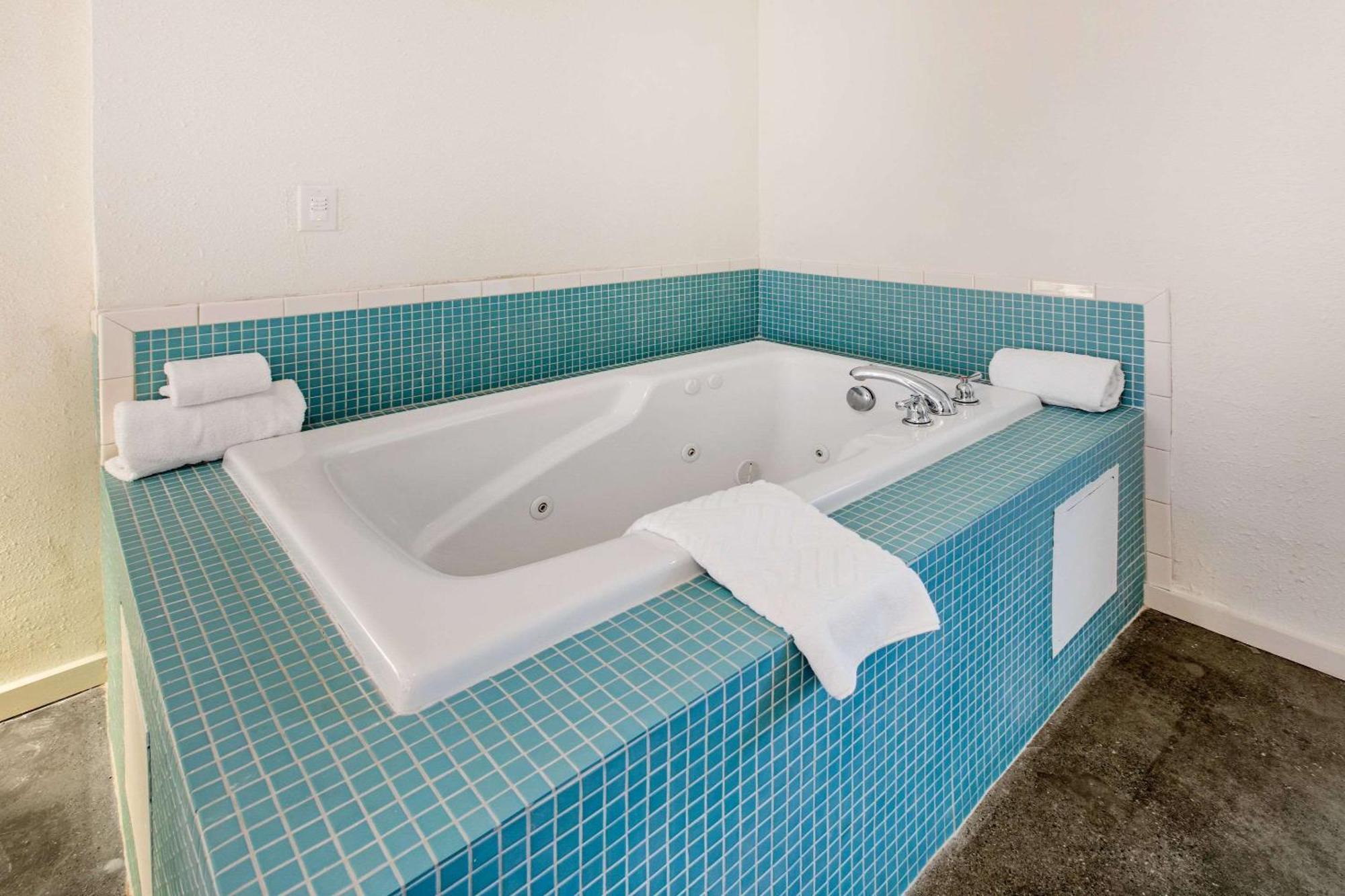 King Room Spa Bath