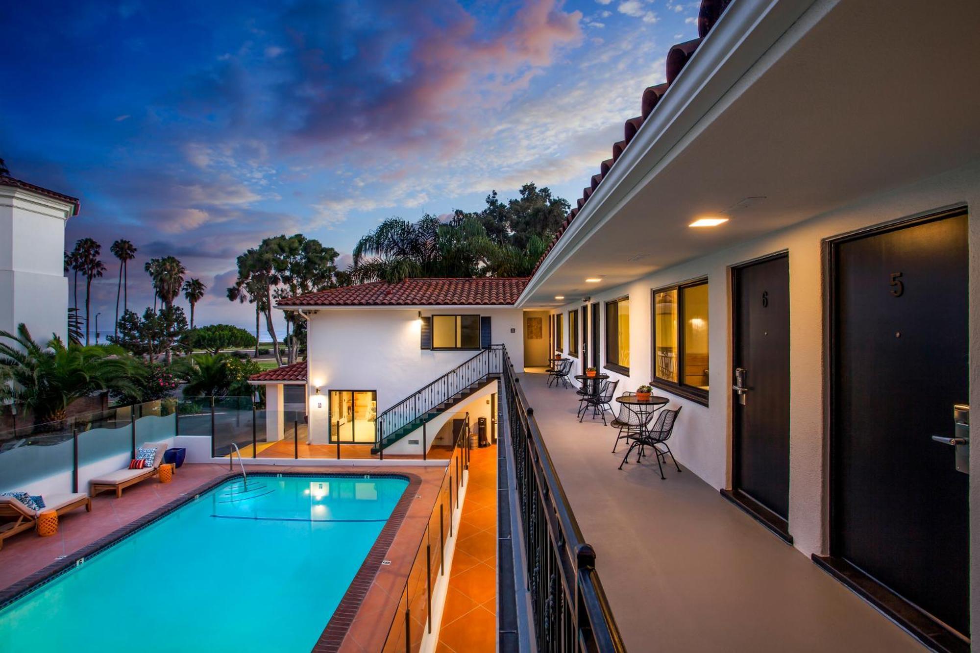 Double Queen Room Pool View Fireplace