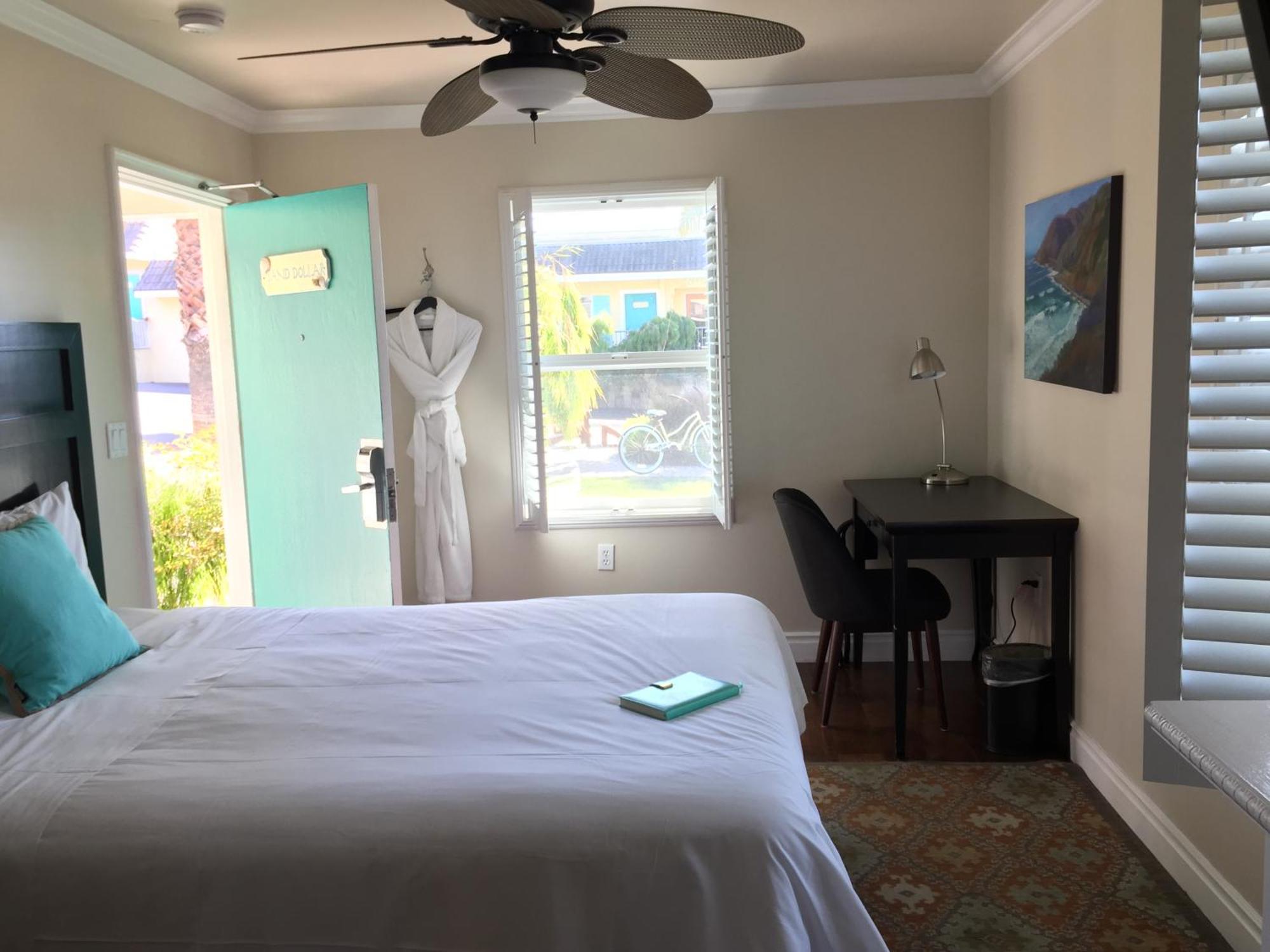 Deluxe Queen Room