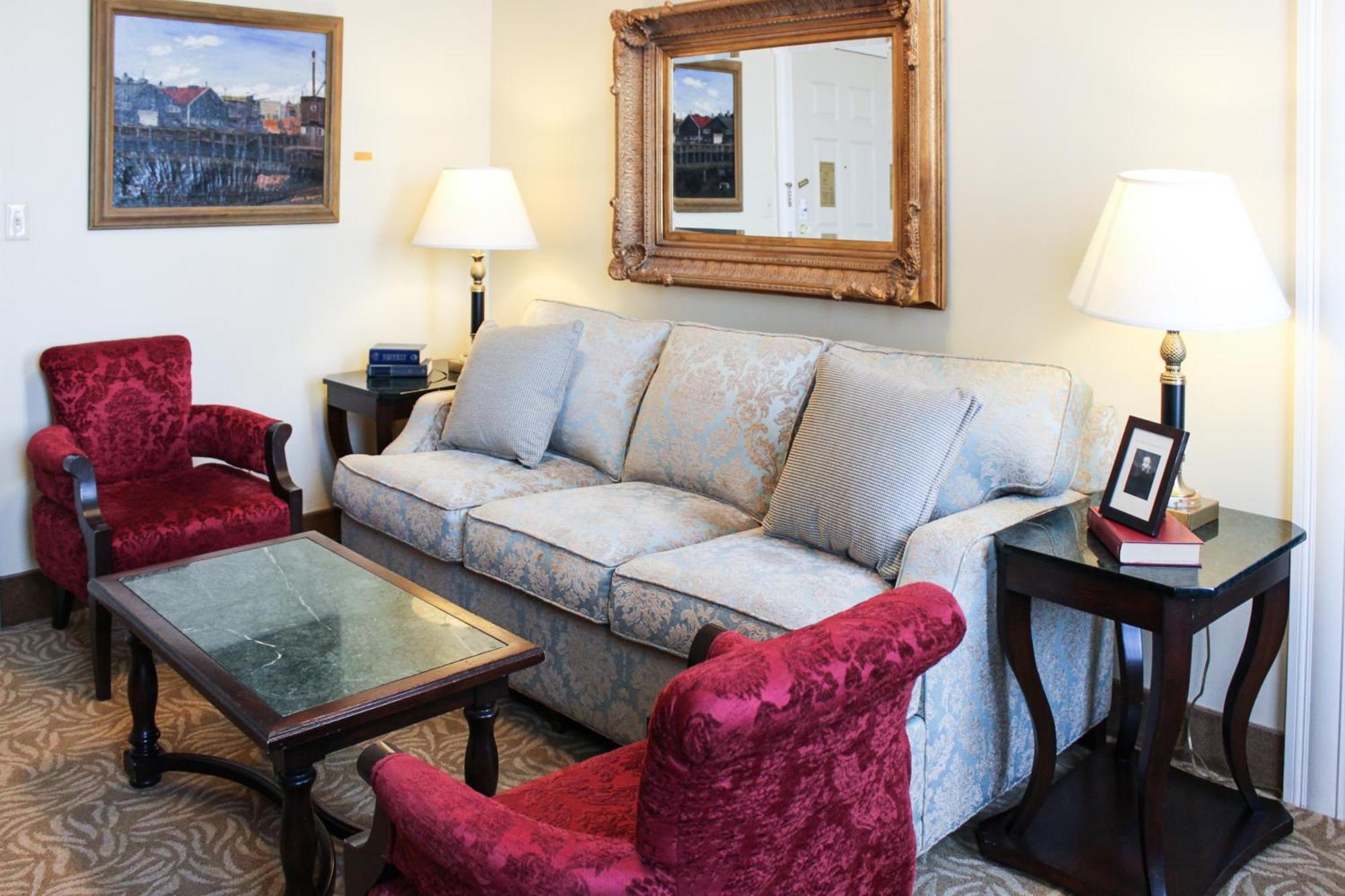 One-Bedroom Junior King Suite Non-Smoking