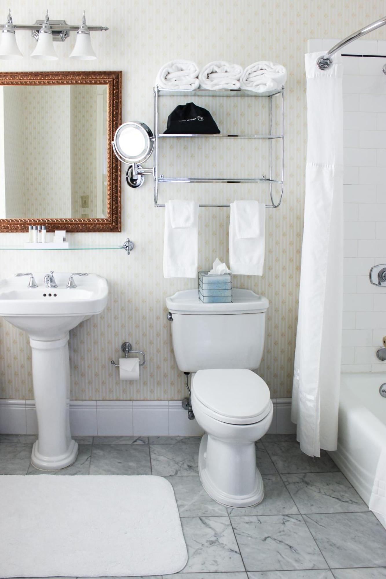 King Room Mobility or Hearing Access Roll Shower Non-Smoking