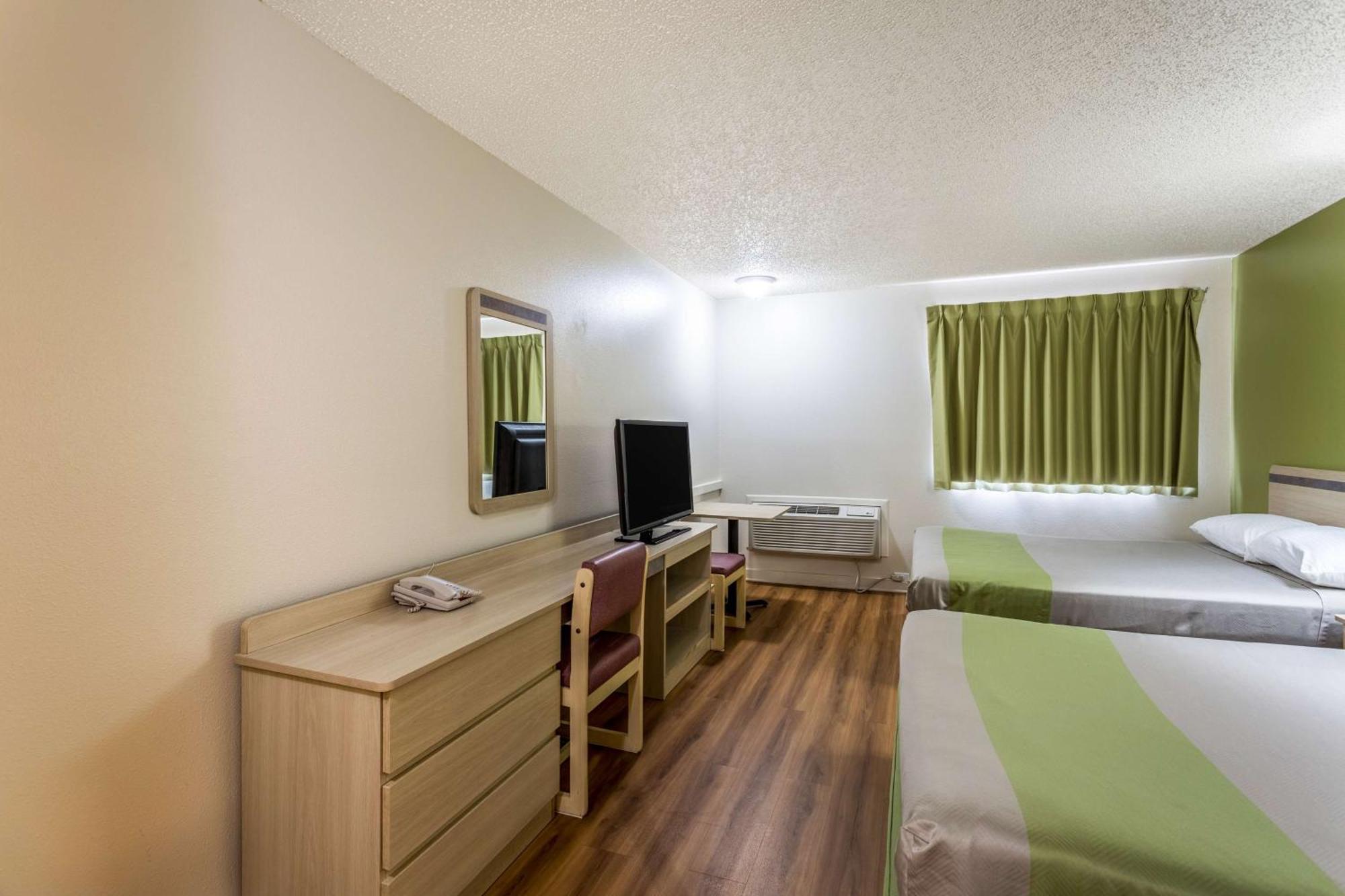 Queen Room Two Queen Beds Non-Smoking