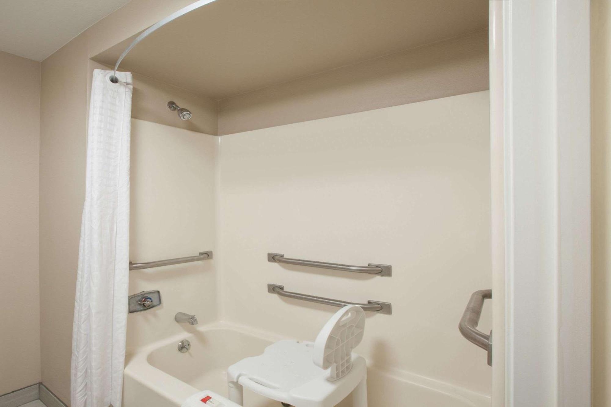 King Room - Disability Access/Non-Smoking
