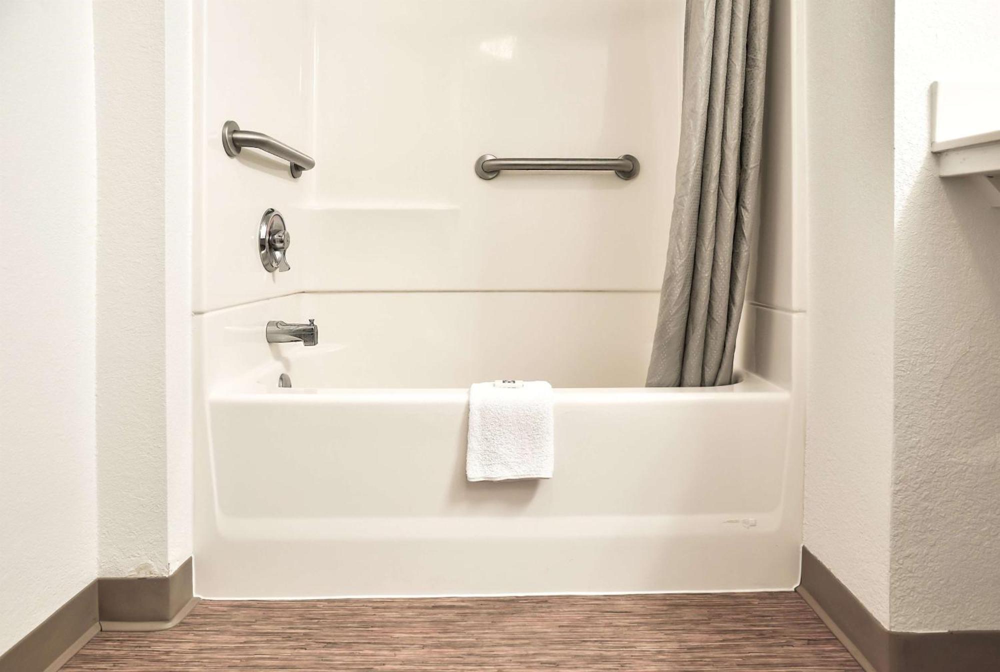 King Room Roll Shower Disability Access