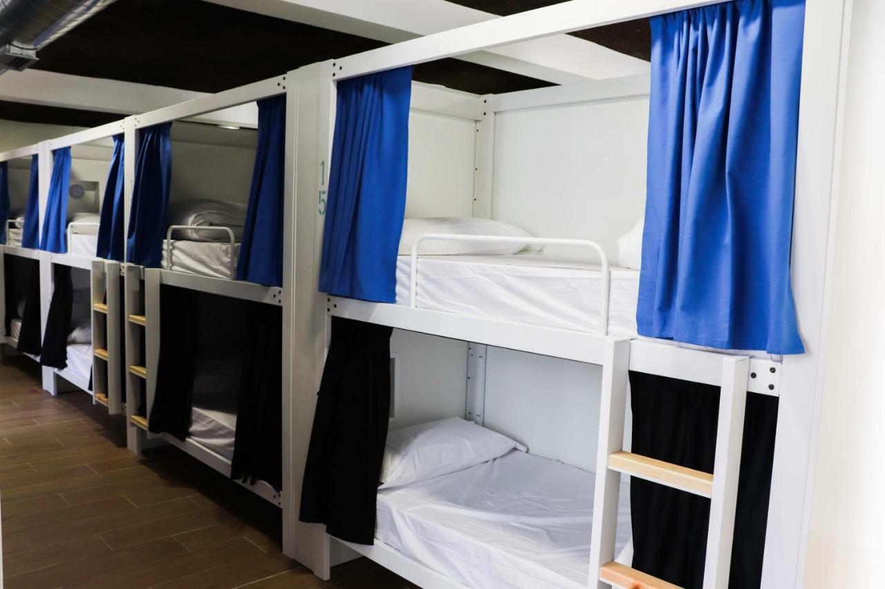 Single Bed Mixed Dormitory Room
