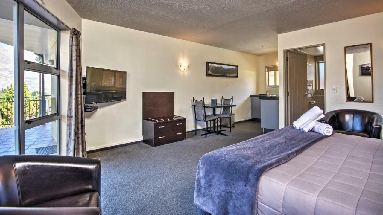 Large Studio Lake View