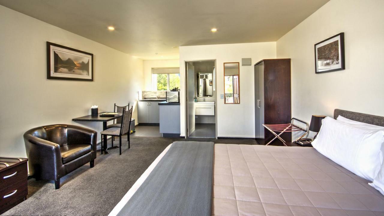 Large Studio Lake View