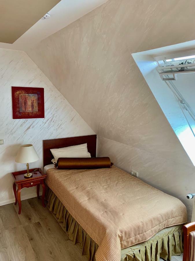 Single Room Bathroom