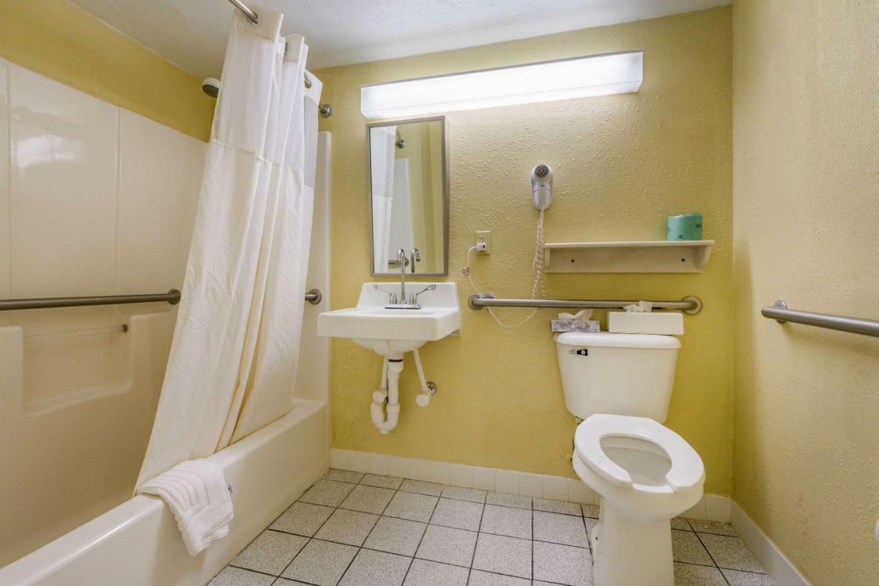 King Room with Bath Tub - Mobility/Hearing Accessible - Non-Smoking,1593654727:JPEG