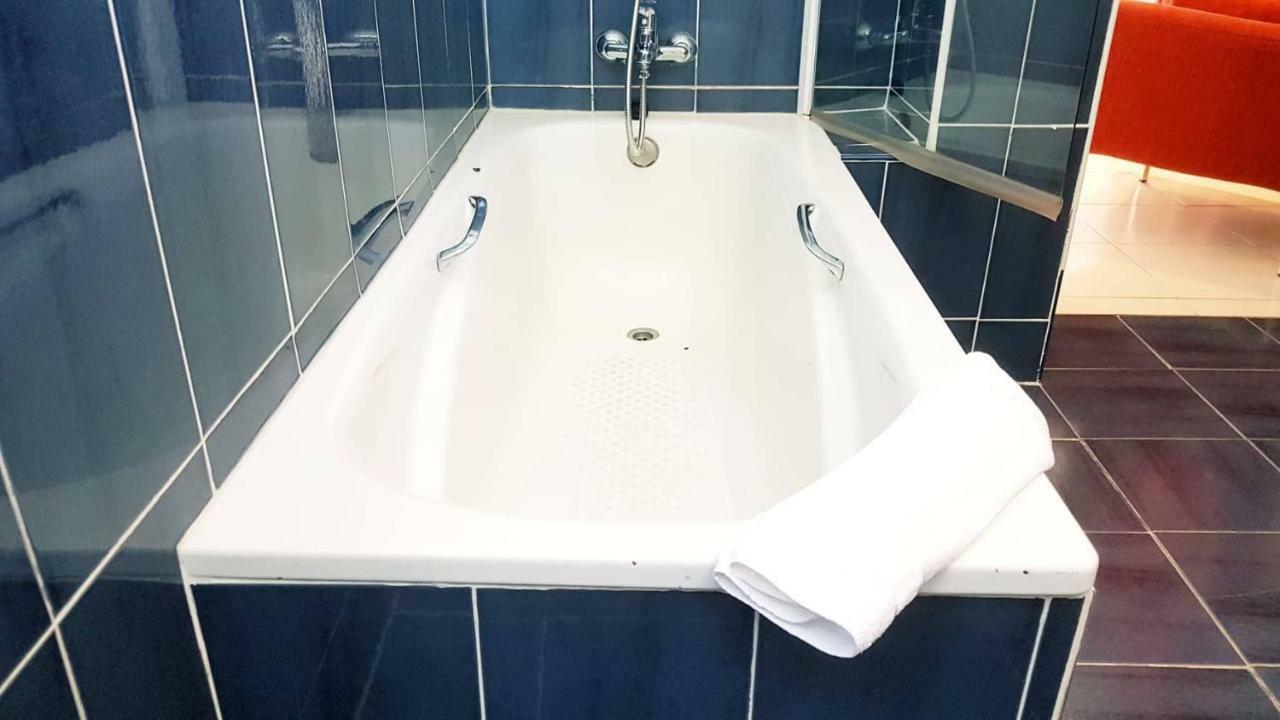 Double Room Bath
