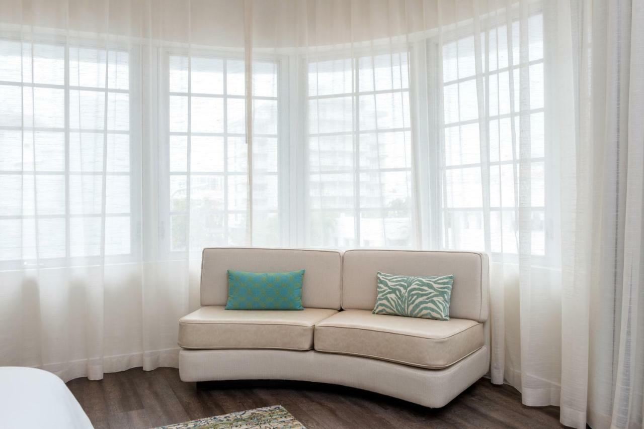 Premier Corner Suite