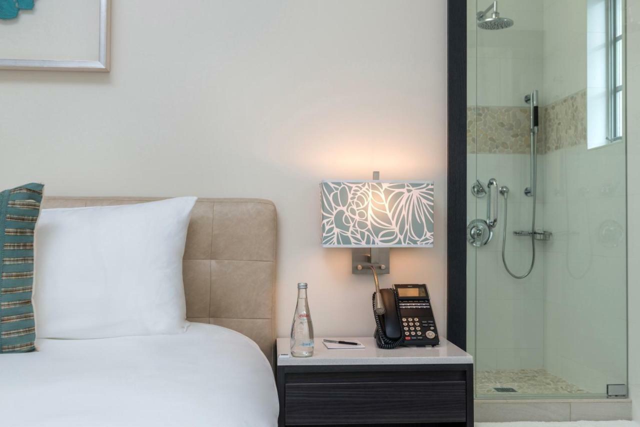 Premier Corner Suite