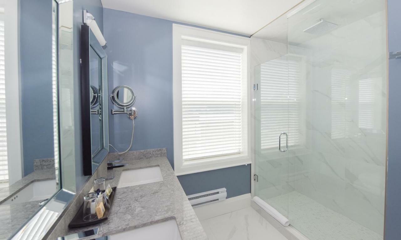 Double Room 2 Queen Beds Gate House Building