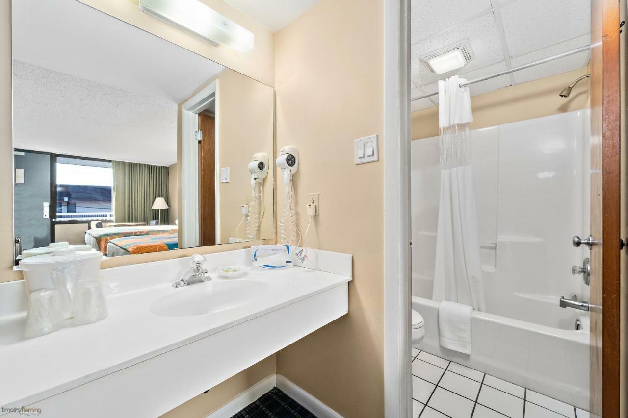 Deluxe Queen Room Two Queen Beds