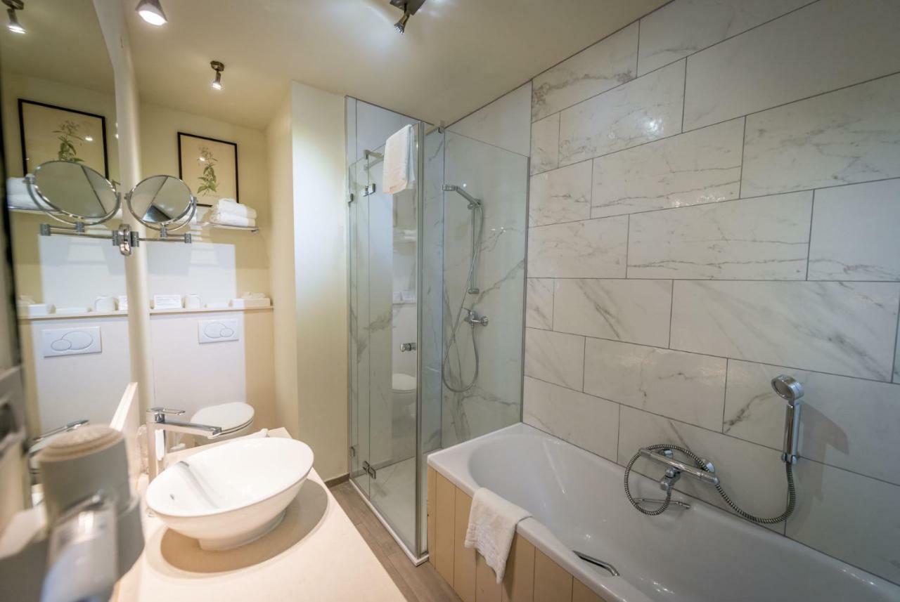 Junior Suite (2 Adults),831153845:JPEG