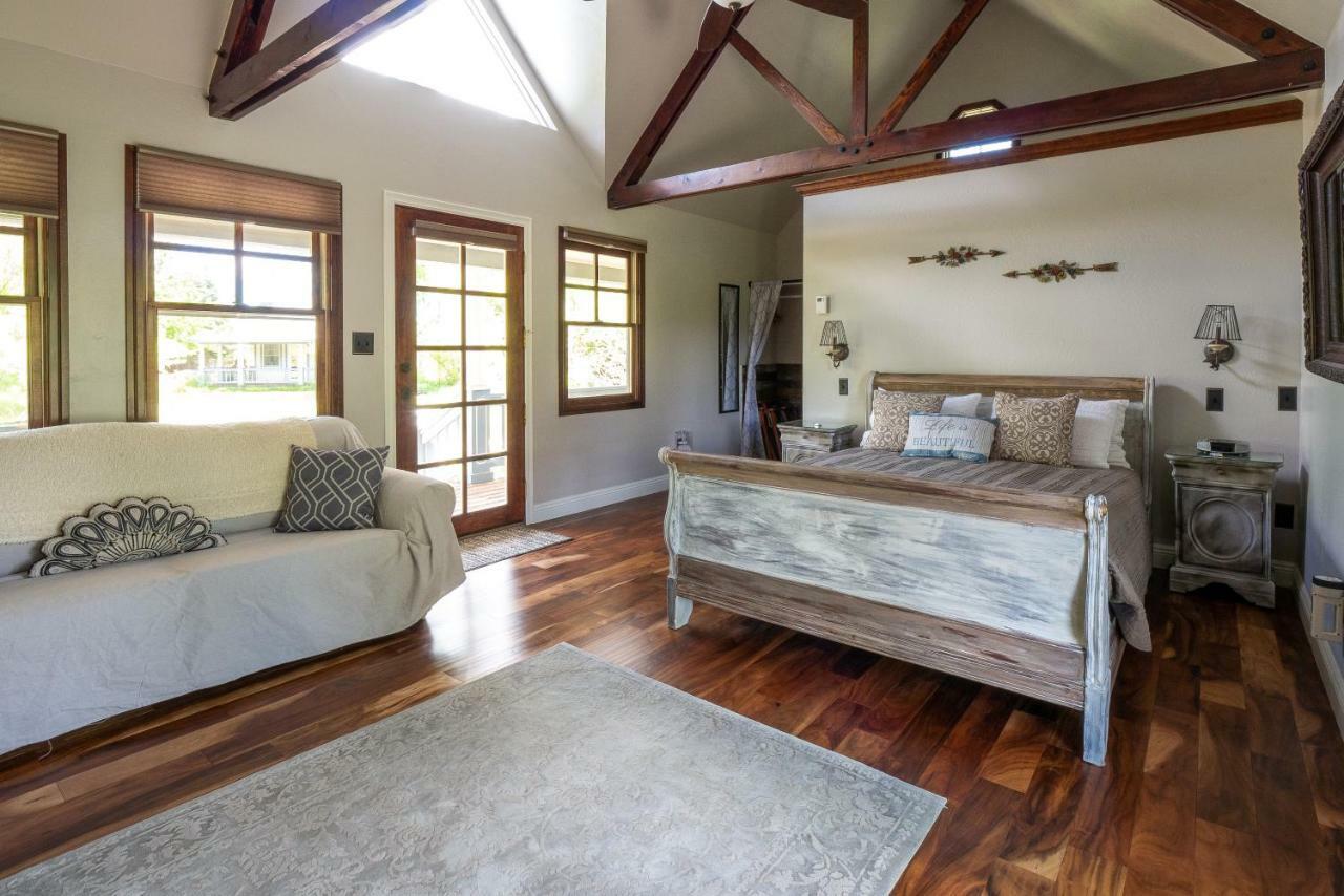 One-Bedroom Cottage,831583136:JPEG