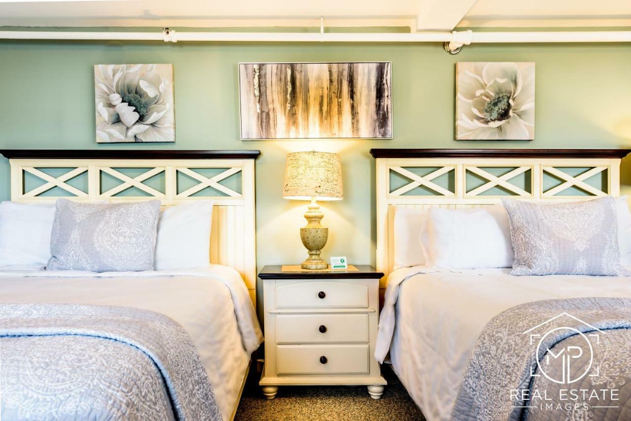 Room 3 - Lilac Room - Two Queen Beds,831611954:JPEG