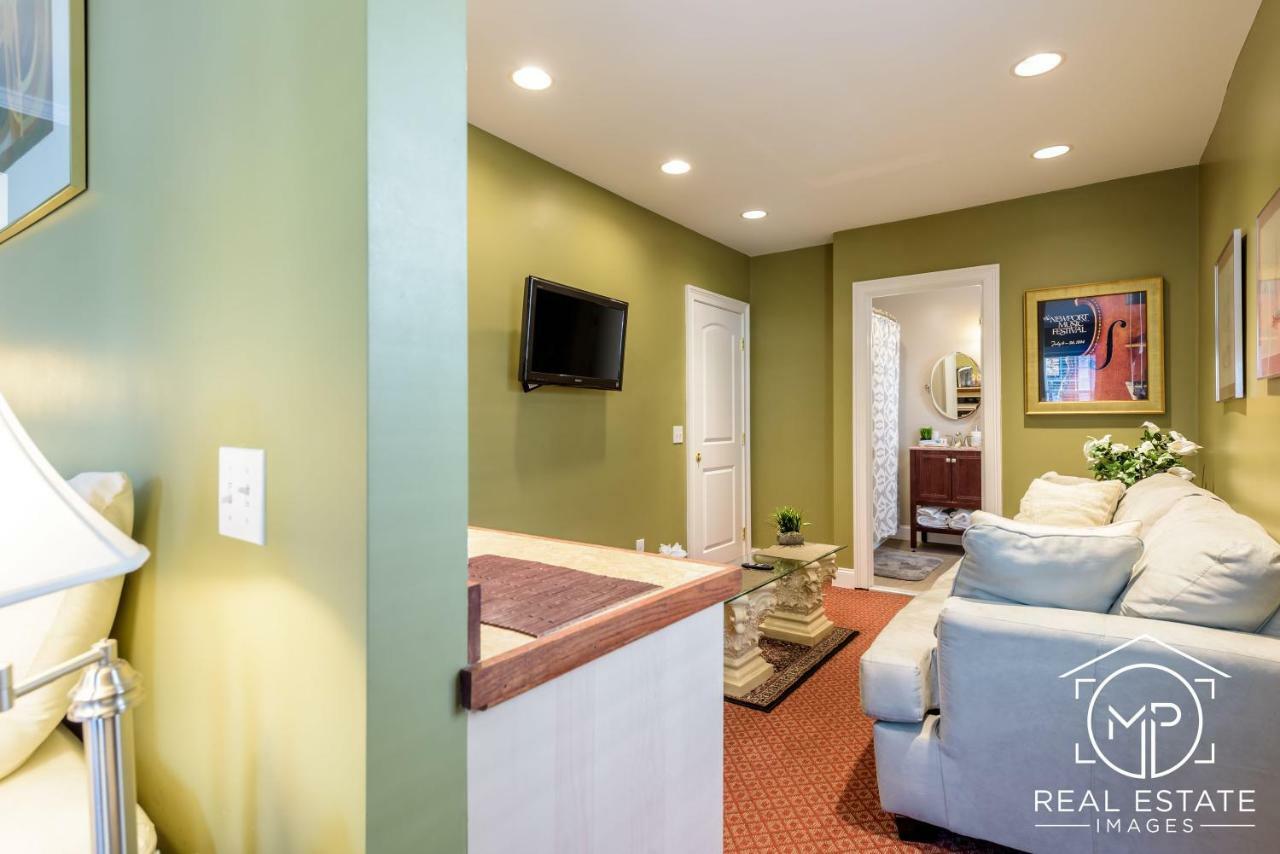 Room 7 - Brittany Room - Studio Suite 1 King Bed and 1 Queen Pull Out Couch,831612107:JPEG