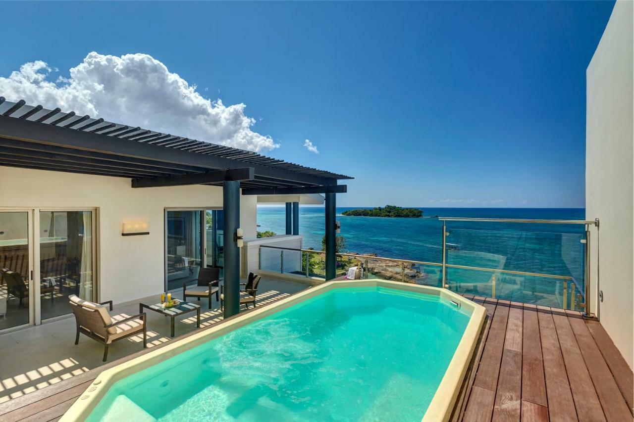 Luxury Penthouse One Bedroom Suite Ocean View Terrace Jacuzzi