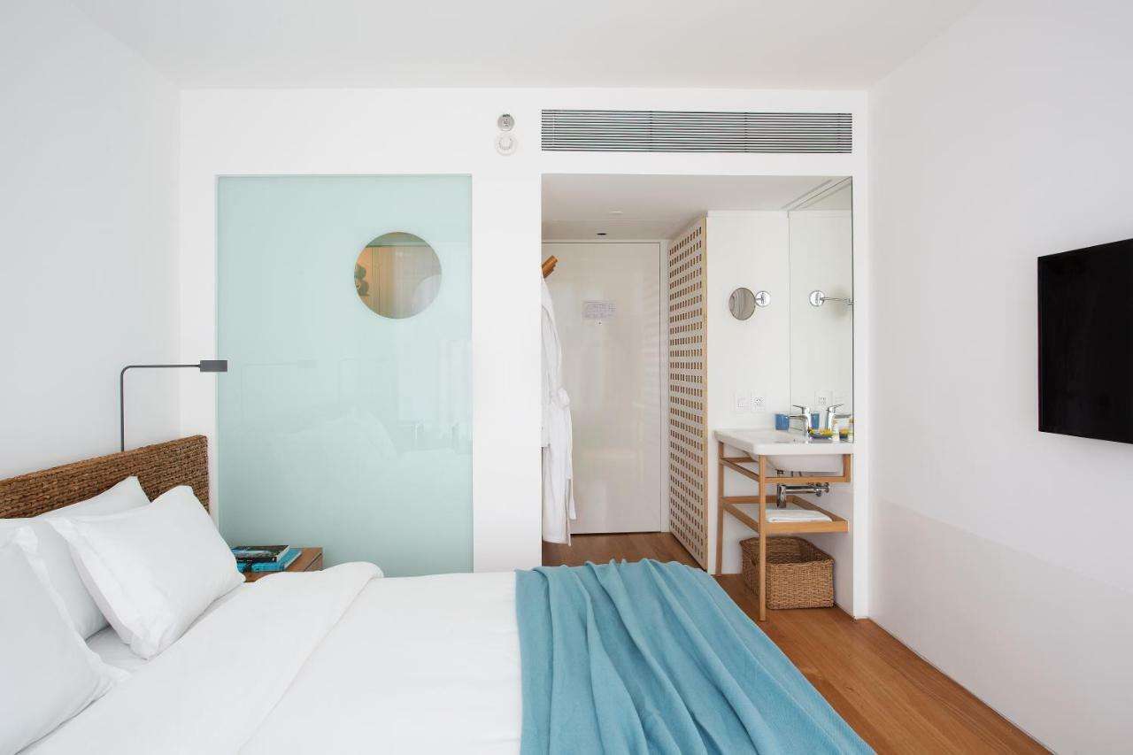 Medium room city view
