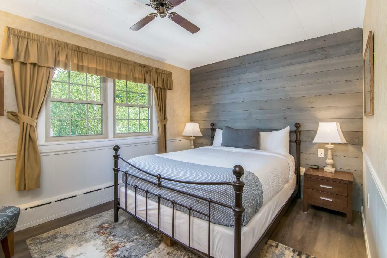 One Queen Room