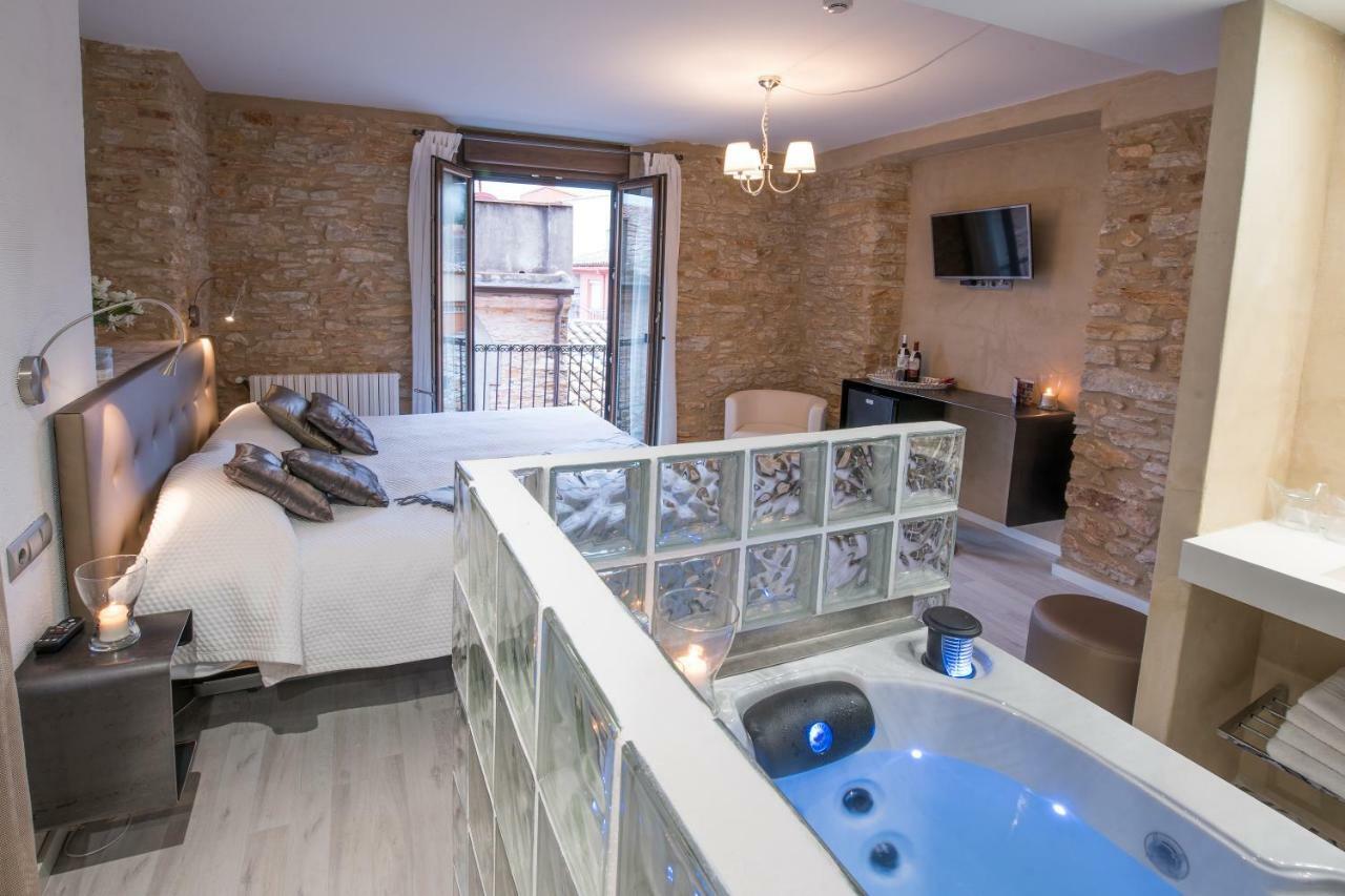 Deluxe Suite Spa Bath