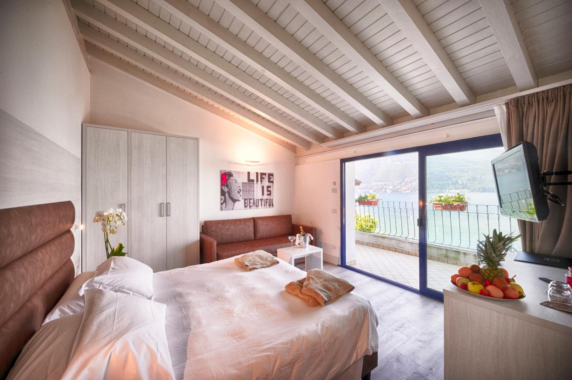 Deluxe Double or Twin Room Lake View