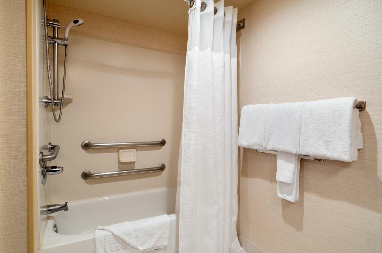 Larger Guest room, 1 King