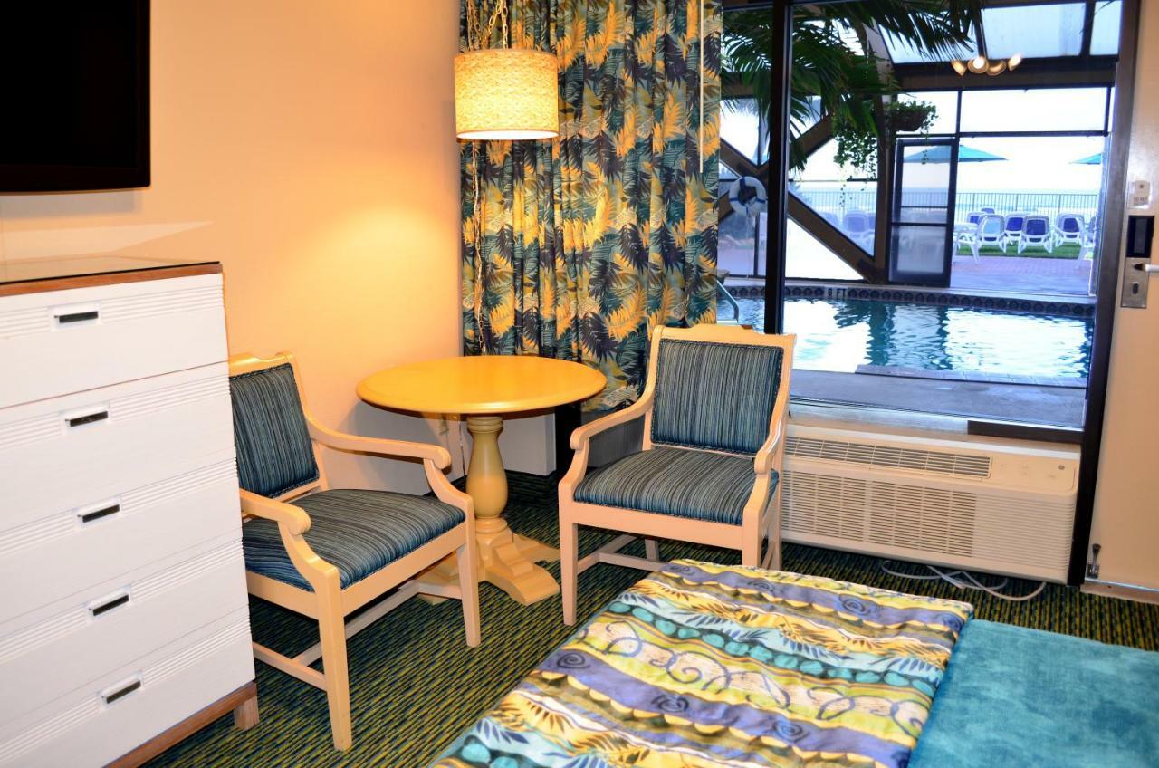 Queen Room Pool View