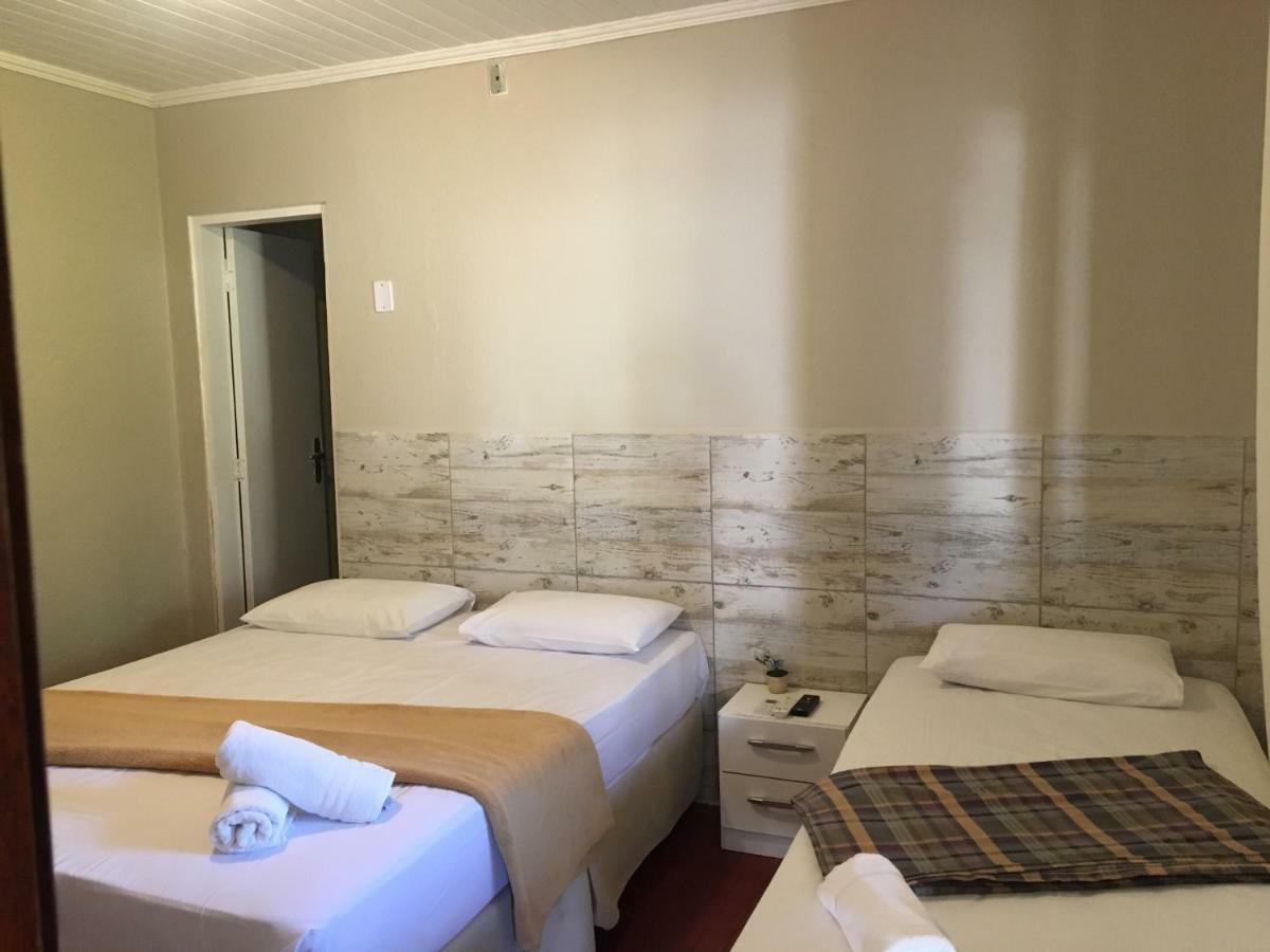 Quarto Deluxe com Cama de Casal e Cama Extra