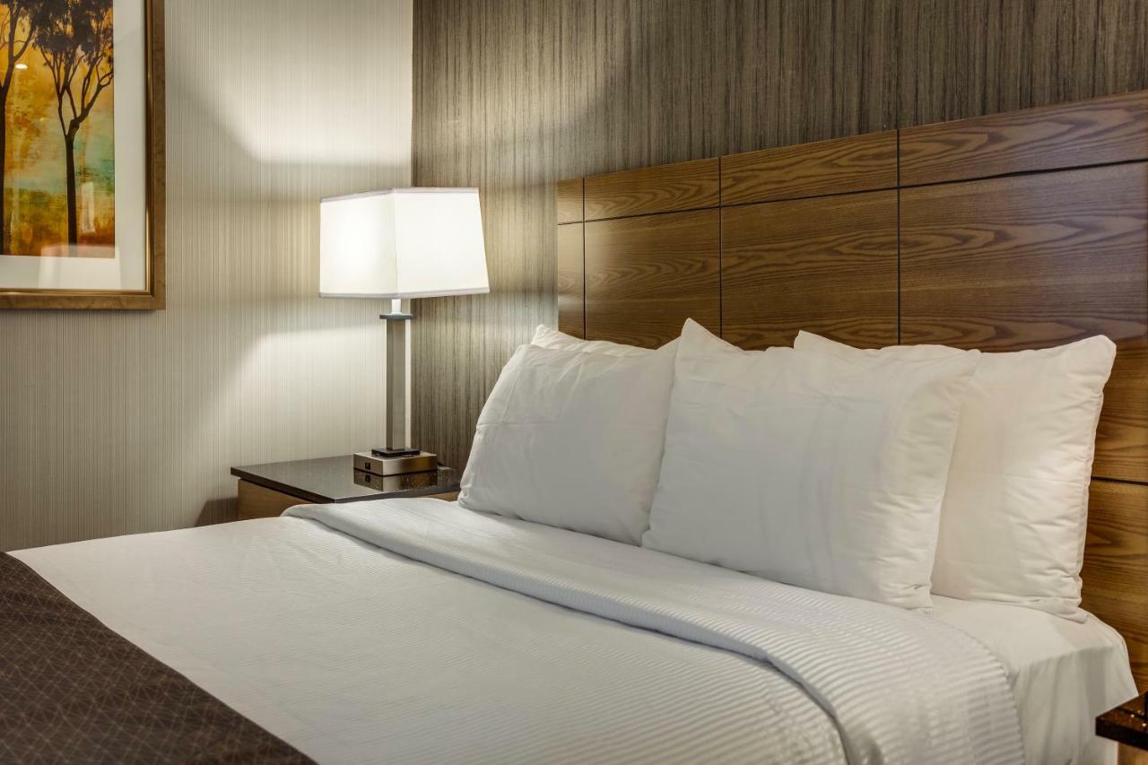 Queen Suite Jetted Tub