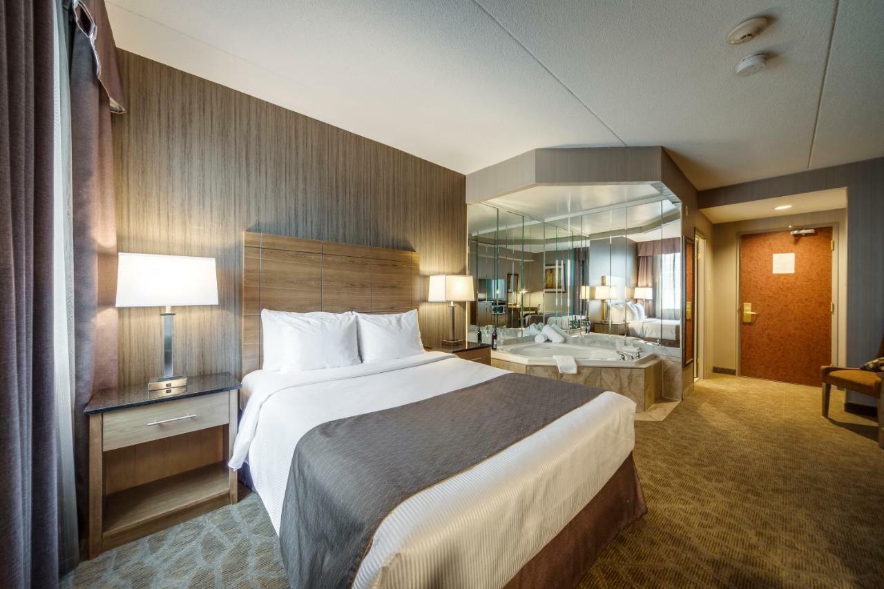 Queen Suite Jetted Tub