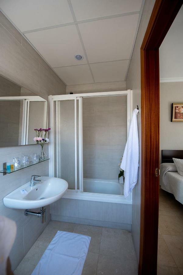 Double or Twin Room Private Bathroom