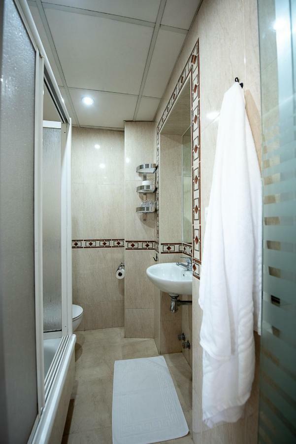 Double or Twin Room Private Bathroom