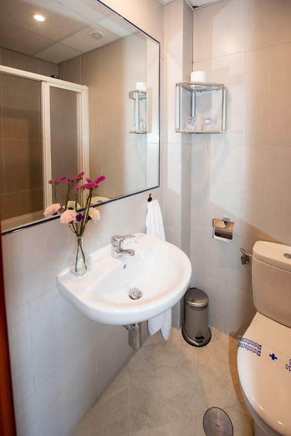 Single Room Private Bathroom