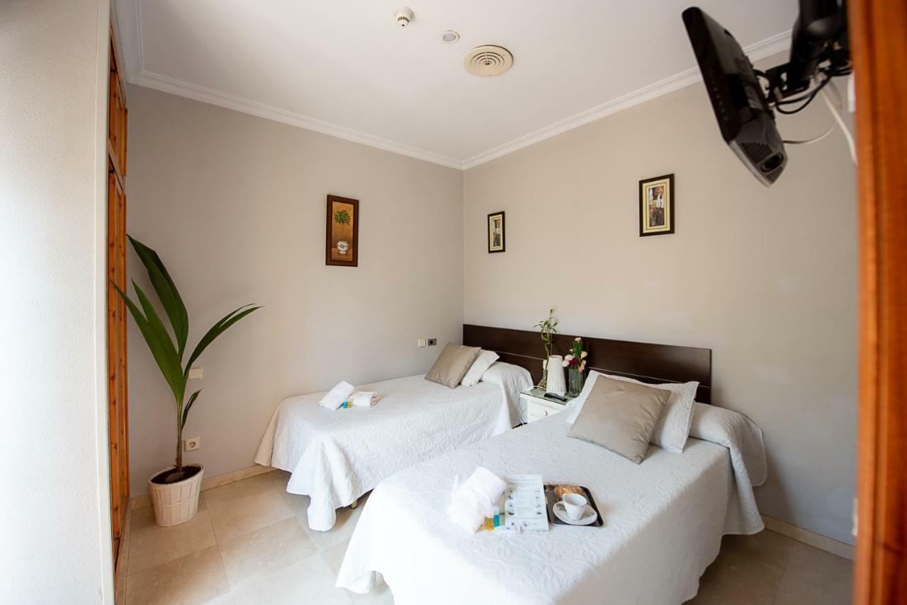 Double or Twin Room Private Bathroom
