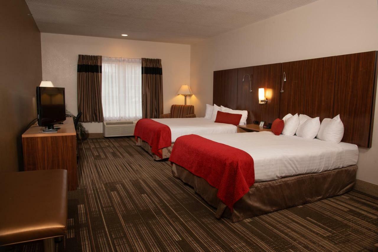Double Queen Room with Roll in Shower